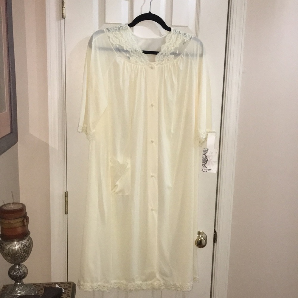 Vintage Shadow Line Robe size small